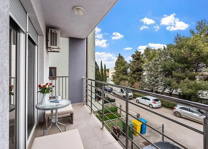 아파트 Lux 풀라