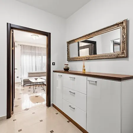 Apartment Lux